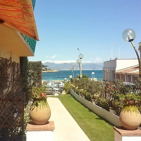Du Levant Hotel